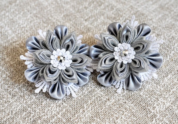 Haargummi für Mädchen, Haarschmuck silber, Kanzashi Blumen